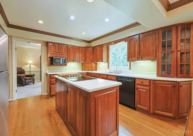 Photo 4 of Sale Pending at 8389 Shadowpoint Ct, Montgomery, OH 45242 | MLS# 1893622 | Listing updated on 2026-09-11