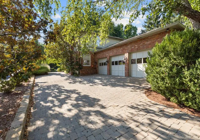 Photo 37 of Single family home for sale at 3914 Middleton Ct, Cincinnati, OH 45220 | MLS# 1893224 | Listing updated on 2026-09-14