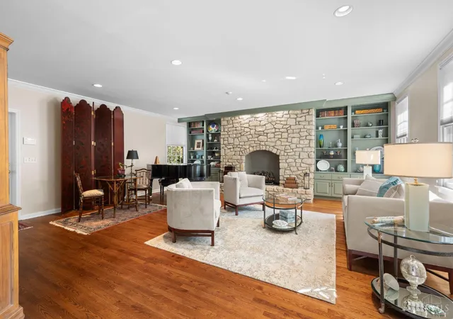 Photo 3 of Single family home for sale at 3914 Middleton Ct, Cincinnati, OH 45220 | MLS# 1893224 | Listing updated on 2026-09-14