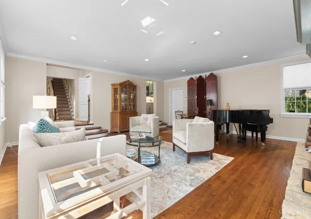 Photo 3 of Single family home for sale at 3914 Middleton Ct, Cincinnati, OH 45220 | MLS# 1893224 | Listing updated on 2026-09-14