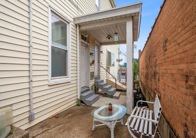 Listing Photo 4 - Condo for sale in building located at 3311 Harrison Ave, Cheviot, OH 45211
