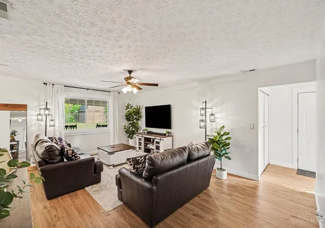 Photo 4 of Single family home for sale at 260 Sinclair Ct, Loveland, OH 45140 | MLS# 1893631 | Listing updated on 2026-09-11