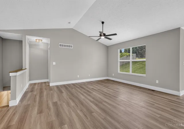 Photo 4 of Single family home for sale at 313 Selkirk Pl, Trenton, OH 45067 | MLS# 1893724 | Listing updated on 2026-09-11