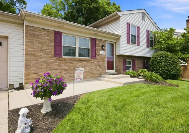 Photo 2 of Single family home for sale at 5480 Dengail Dr, Delhi Twp, OH 45238 | MLS# 1890108 | Listing updated on 2026-09-13