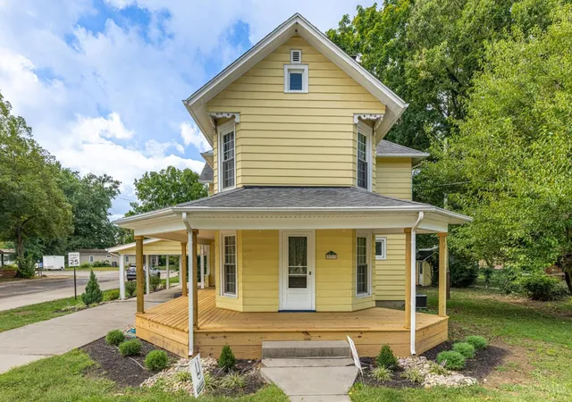 Photo 3 of Sale Pending at 737 Central Ave, Carlisle, OH 45005 | MLS# 1893671 | Listing updated on 2026-10-07