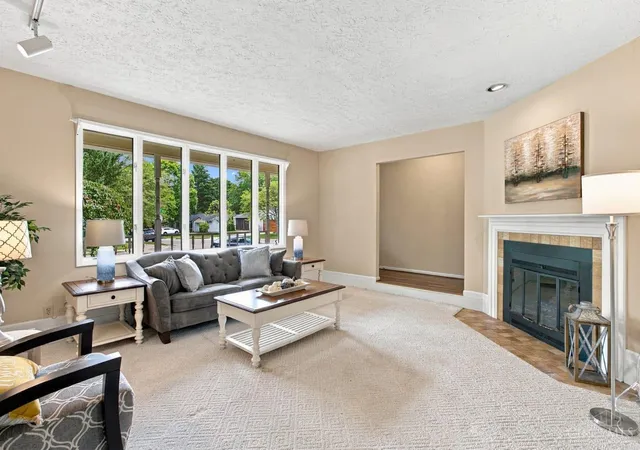Photo 2 of Sale Pending at 726 David Dr, Oxford, OH 45056 | MLS# 1893682 | Listing updated on 2026-09-22