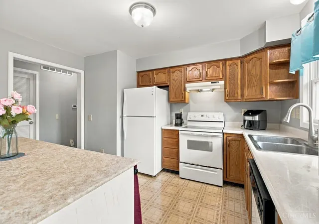 Photo 4 of Sale Pending at 6351 Hester Rd, Oxford, OH 45056 | MLS# 1893678 | Listing updated on 2026-09-14