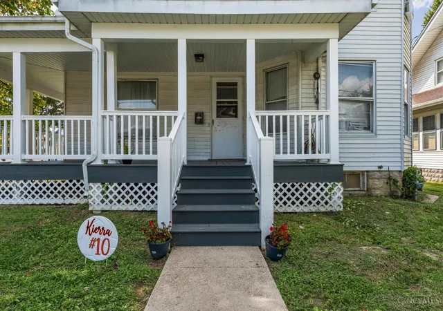 Photo 4 of Single family home for sale at 405 N Walnut St, Wilmington, OH 45177 | MLS# 1893745 | Listing updated on 2026-09-12