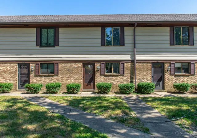 Townhouse for sale at 7816 Betsy Ross Cir, Washington Twp, OH 45459 | MLS# 1893048