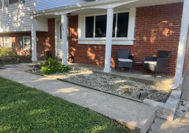 Photo 3 of Sale Pending at 10959 Thornview Dr, Sharonville, OH 45241 | MLS# 1893531 | Listing updated on 2026-10-04