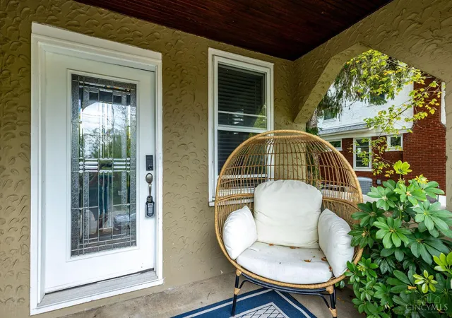 Photo 2 of Single family home for sale at 2527 Ridgeland Pl, Cincinnati, OH 45212 | MLS# 1892947 | Listing updated on 2026-10-28