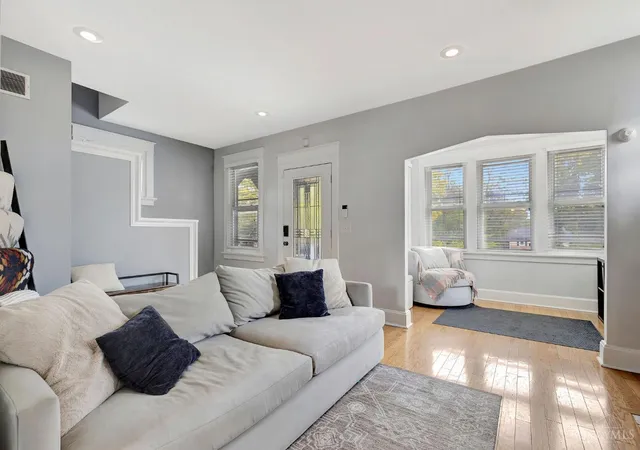 Photo 4 of Single family home for sale at 2527 Ridgeland Pl, Cincinnati, OH 45212 | MLS# 1892947 | Listing updated on 2026-10-28