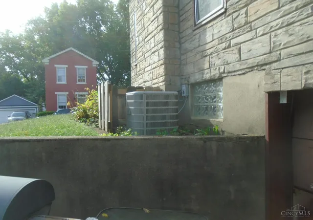 Photo 4 of Single family home for sale at 123 Hueston St, Hamilton, OH 45013 | MLS# 1893741 | Listing updated on 2026-10-15