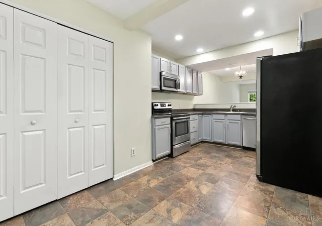 Photo 4 of Townhouse for sale at 7576 Lake Pointe, Hamilton Twp, OH 45039 | MLS# 1893800 | Listing updated on 2026-10-28