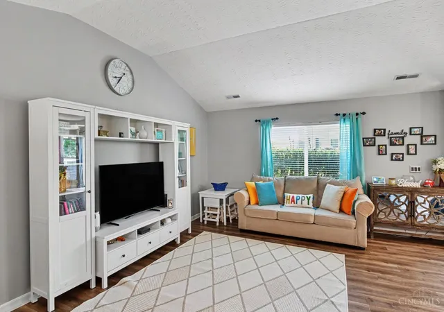 Photo 3 of Sale Pending at 4621 Blainfield Ct, Union Twp, OH 45103 | MLS# 1893799 | Listing updated on 2026-10-10