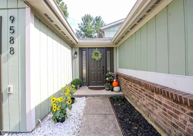 Photo 2 of Sale Pending at 9588 Whippoorwill Ln, Deerfield Twp., OH 45040 | MLS# 1893836 | Listing updated on 2026-10-10