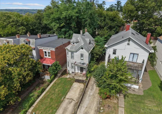 Listing Photo 4 - Condo for sale in building located at 620 Riddle Rd, Cincinnati, OH 45220