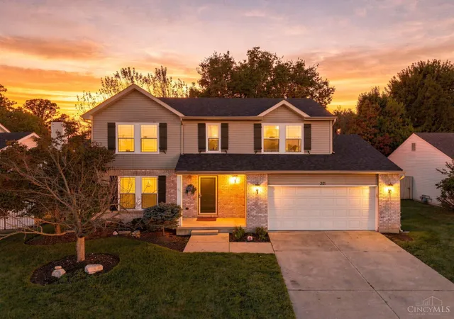 Photo 1 of Single family home for sale at 221 Clearbrook Dr, Franklin, OH 45005 | MLS# 1893972 | Listing updated on 2026-10-12