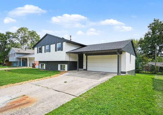 Photo 3 of Sale Pending at 1687 Valdosta Dr, Sharonville, OH 45246 | MLS# 1893983 | Listing updated on 2026-10-26