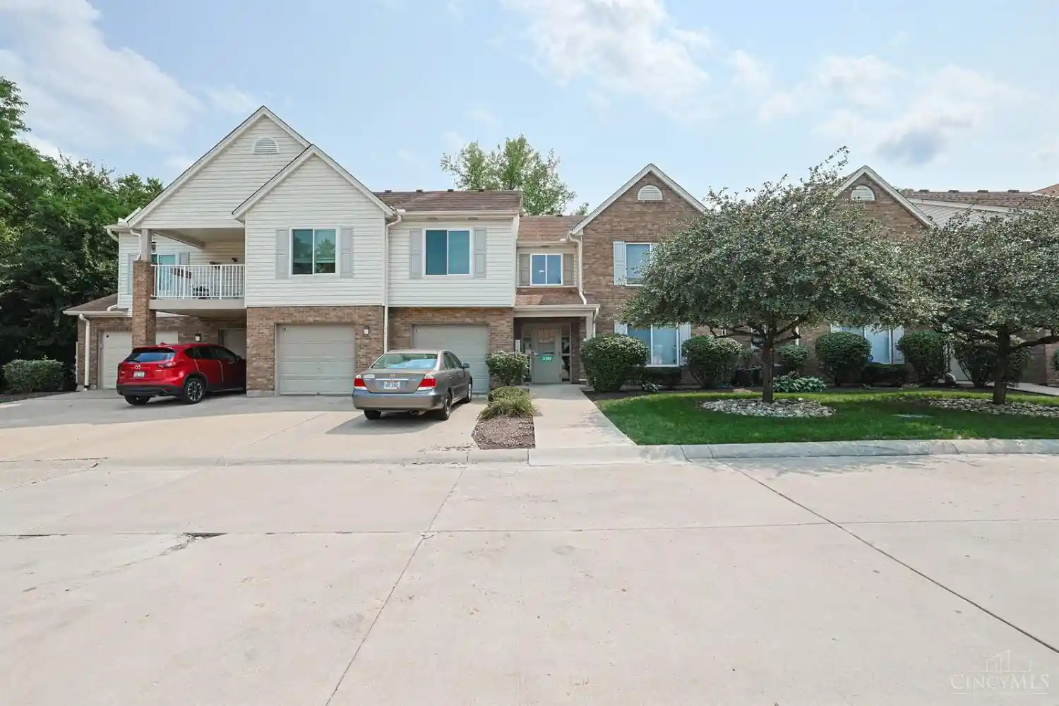 Listing Photo 1 - Condo for sale in 3351 Lindsay Ln located at 3351 Lindsay Ln, Cincinnati, OH 45251 - Unit #33