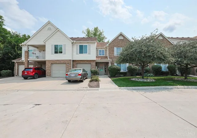 Listing Photo 1 - Condo for sale in building located at 3351 Lindsay Ln, Cincinnati, OH 45251 - Unit #33