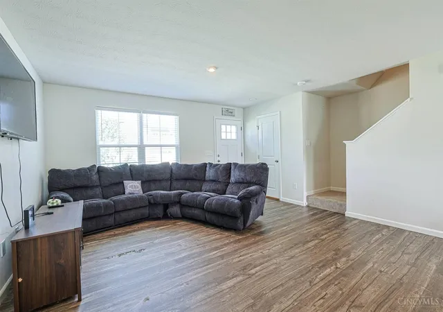Photo 4 of Sale Pending at 210 Wooded Ridge Dr, Batavia Twp, OH 45102 | MLS# 1893918 | Listing updated on 2026-10-02