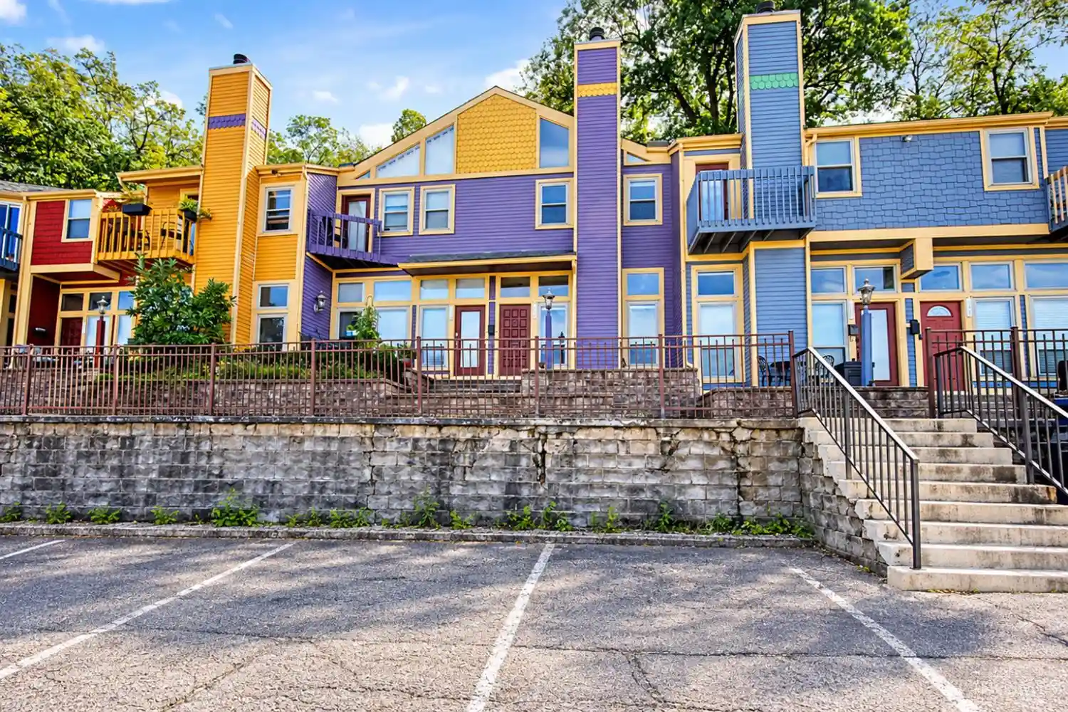 Listing Photo 1 - Condo for sale in 550 Tusculum Ave located at 550 Tusculum Ave, Cincinnati, OH 45226 - Unit 550 Tusculum Ave