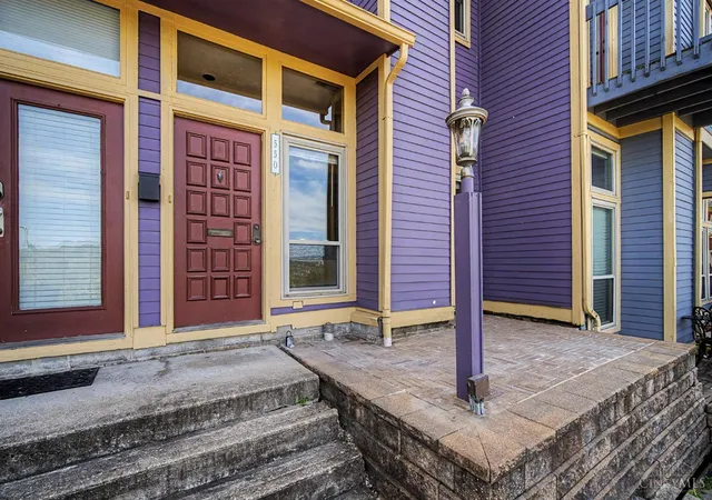 Listing Photo 1 - Condo for sale in building located at 550 Tusculum Ave, Cincinnati, OH 45226 - Unit #
