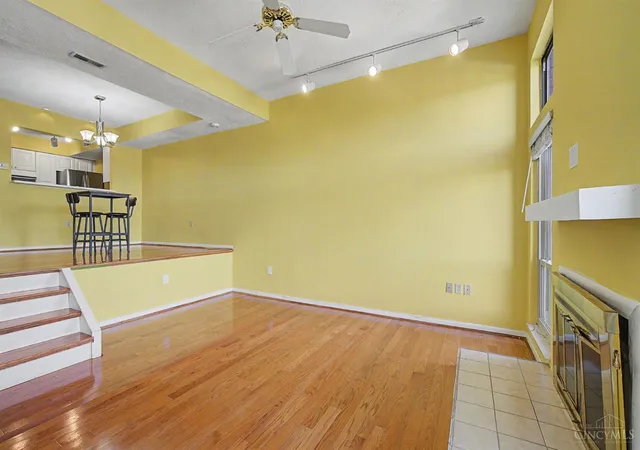 Photo 4 of Condo for sale at 550 Tusculum Ave, Cincinnati, OH 45226 | MLS# 1893991 | Listing updated on 2026-10-14