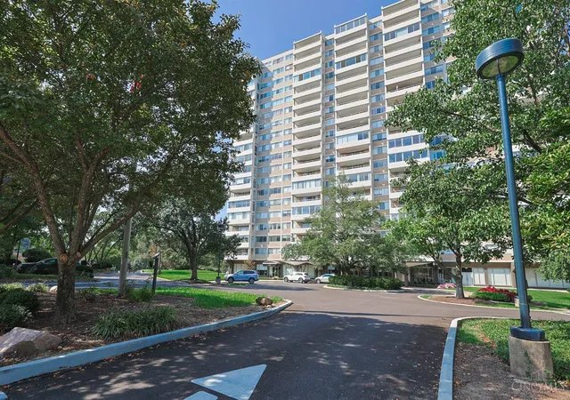 Photo 1 of Sale Pending at 2324 Madison Rd #1003, Cincinnati, OH 45208 | MLS# 1894371 | Listing updated on 2026-10-06