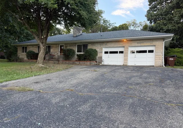 Photo 1 of Single family home for sale at 1585 Northview Cir, Fairfield, OH 45014 | MLS# 1894386 | Listing updated on 2026-10-13