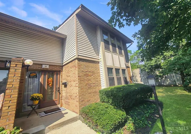 Photo 1 of Townhouse for sale at 28 Woodcrest Ct, Springdale, OH 45246 | MLS# 1894262 | Listing updated on 2026-10-29