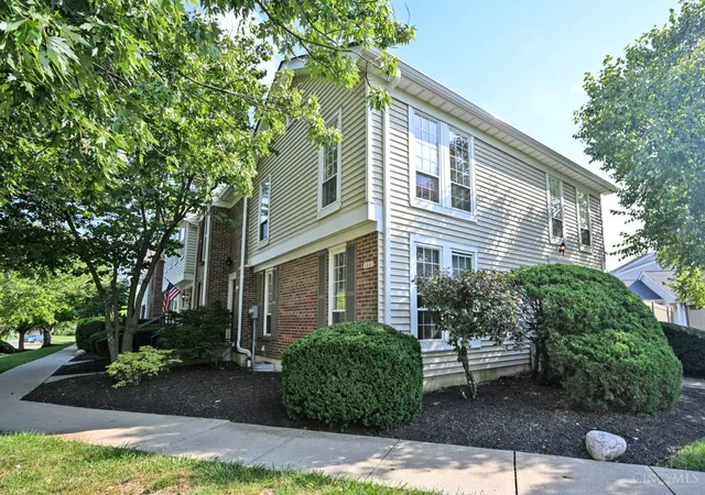 Photo 1 of Sale Pending at 8081 Hetz Dr, Sycamore Twp, OH 45242 | MLS# 1894342 | Listing updated on 2026-10-17