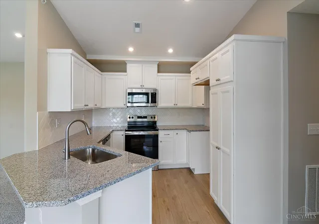 Listing Photo 5 - Condo for sale in building located at 491 Greendell Bend, Fairborn, OH 45324 - Unit #757