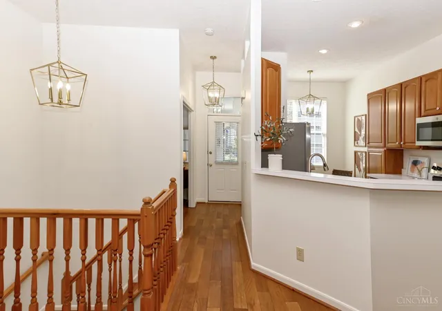 Listing Photo 1 - Condo for sale in building located at 6528 Silverfox Dr, Cincinnati, OH 45230 - Unit #