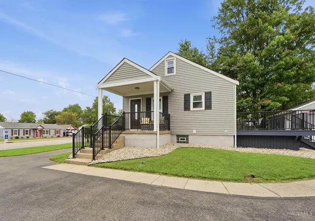 Photo 3 of Sale Pending at 577 Clough Pike, Cincinnati, OH 45245 | MLS# 1894505 | Listing updated on 2026-10-01