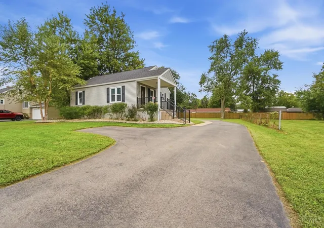 Photo 4 of Sale Pending at 577 Clough Pike, Cincinnati, OH 45245 | MLS# 1894505 | Listing updated on 2026-10-01