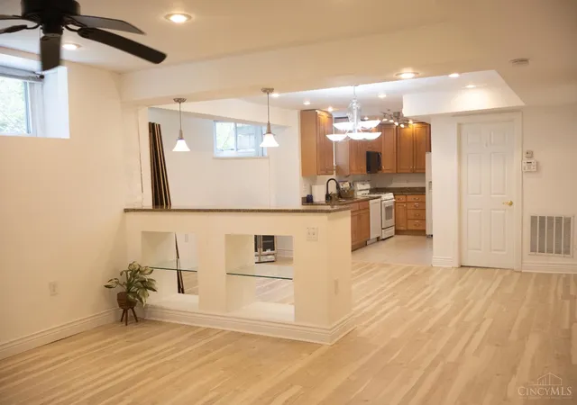 Listing Photo 5 - Condo for sale in building located at 348 Thrall St, Cincinnati, OH 45220 - Unit #1