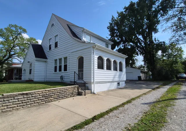 Photo 3 of Single family home for sale at 43 Chestnut Ave, Wyoming, OH 45215 | MLS# 1894547 | Listing updated on 2026-09-23