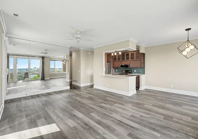 Listing Photo 4 - Condo for sale in building located at 390 Grand Ave, Cincinnati, OH 45205 - Unit #B