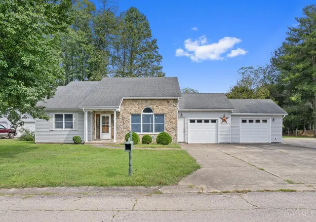 Photo 2 of Single family home for sale at 2000 Stivers Rd, Aberdeen, OH 45101 | MLS# 1894744 | Listing updated on 2026-09-28