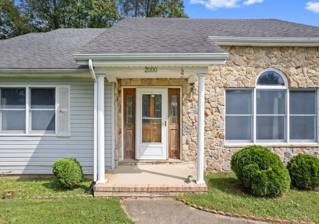 Photo 3 of Single family home for sale at 2000 Stivers Rd, Aberdeen, OH 45101 | MLS# 1894744 | Listing updated on 2026-09-28
