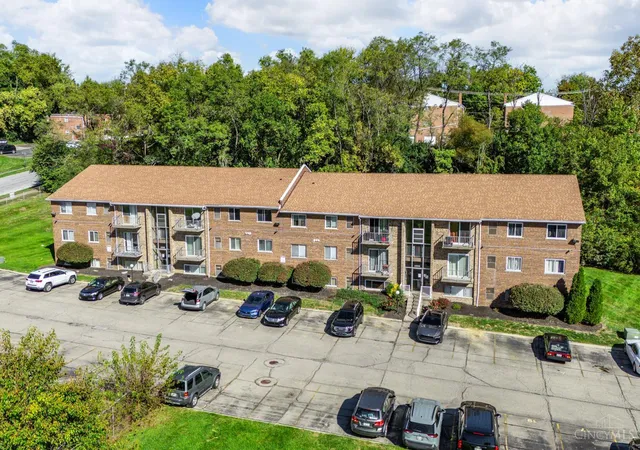 Listing Photo 2 - Condo for sale in building located at 2431 Mustang Dr, Cincinnati, OH 45211 - Unit #15