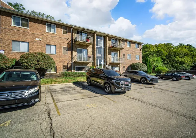 Listing Photo 5 - Condo for sale in building located at 2431 Mustang Dr, Cincinnati, OH 45211 - Unit #15