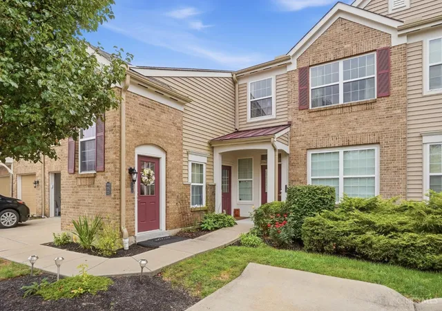 Listing Photo 2 - Condo for sale in building located at 7771 Skyview Cir, Cincinnati, OH 45248