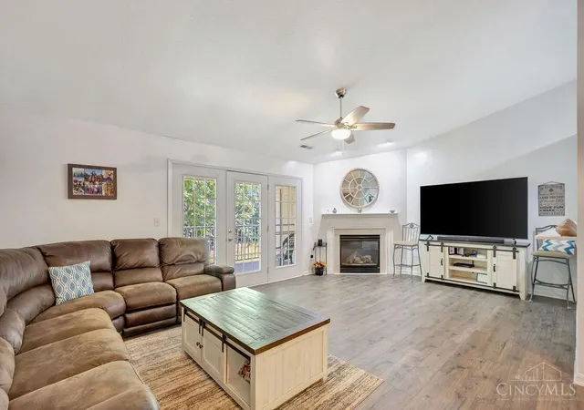 Listing Photo 2 - Condo for sale in building located at 7893 Jessies Wy, Fairfield Twp, OH 45011 - Unit #303