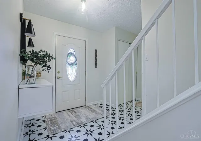 Photo 4 of Single family home for sale at 1732 Fullerton Dr, Springfield Twp., OH 45240 | MLS# 1894991 | Listing updated on 2026-10-23