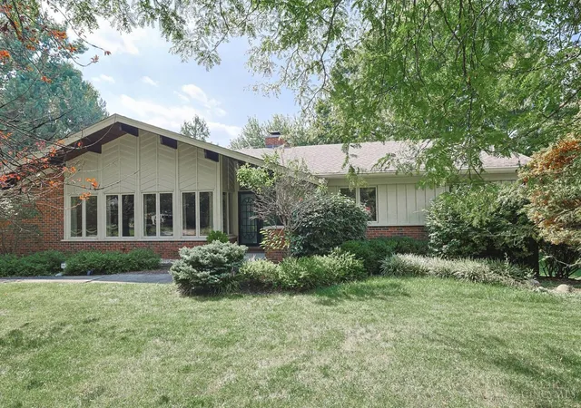 Photo 3 of Sale Pending at 7673 Greenfarms Dr, Springfield Twp., OH 45224 | MLS# 1895027 | Listing updated on 2026-10-09
