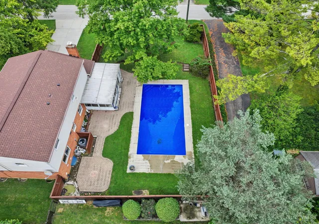 Photo 3 of Sale Pending at 6906 Gammwell Dr, Anderson Twp, OH 45230 | MLS# 1894142 | Listing updated on 2026-09-26