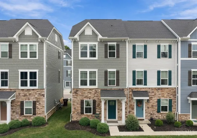 Photo 1 of Townhouse for sale at 5 Wentworth Ln, Deer Park, OH 45236 | MLS# 1895047 | Listing updated on 2026-10-20